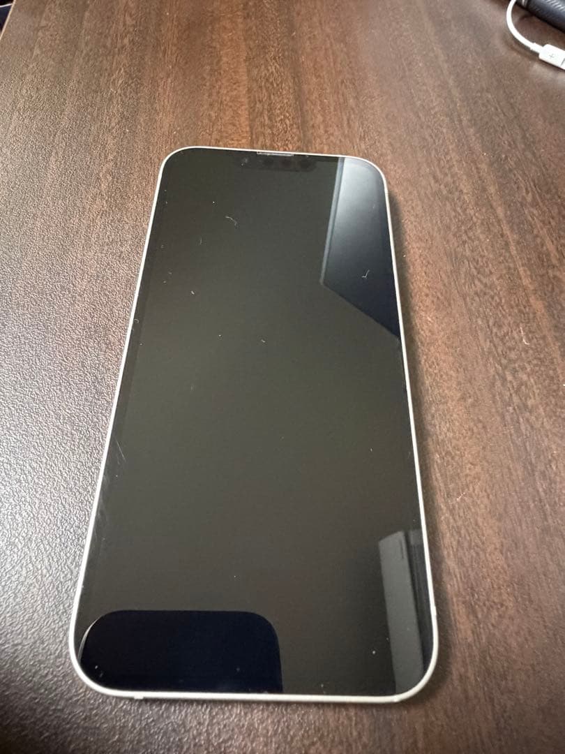 Apple iPhone 13 スターライト