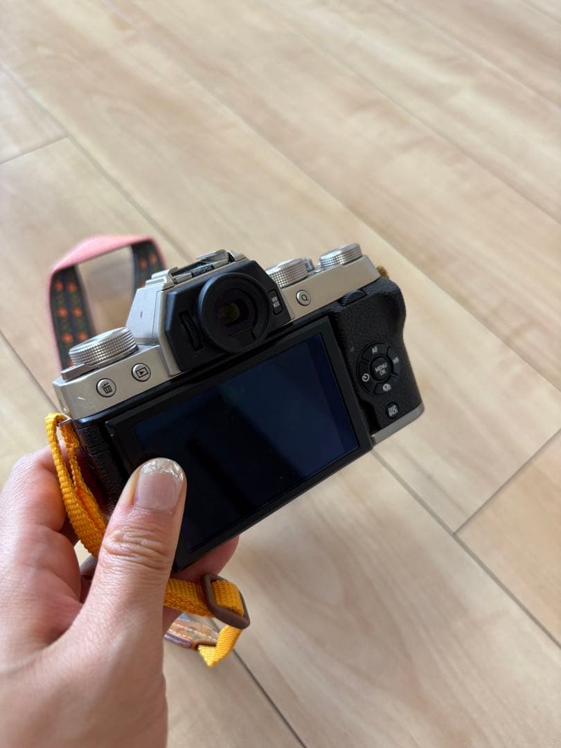 FUJIFILM X-T100 ミラーレス一眼　シャンパンゴールド　レンズキット