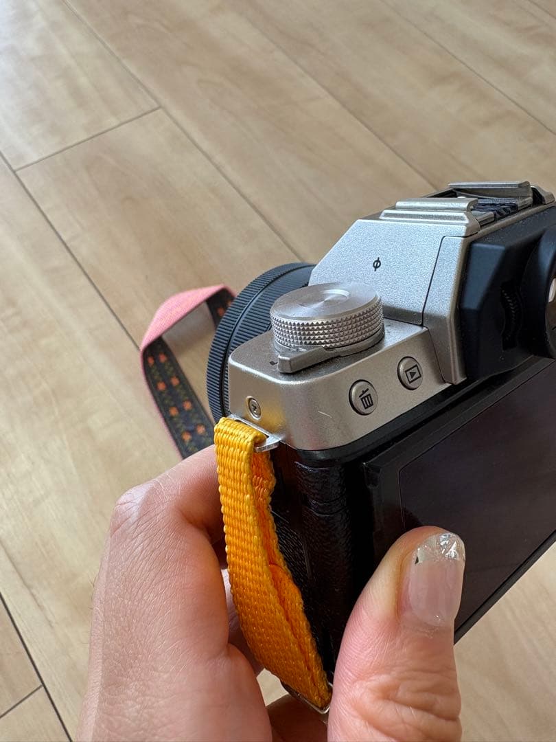 FUJIFILM X-T100 ミラーレス一眼　シャンパンゴールド　レンズキット