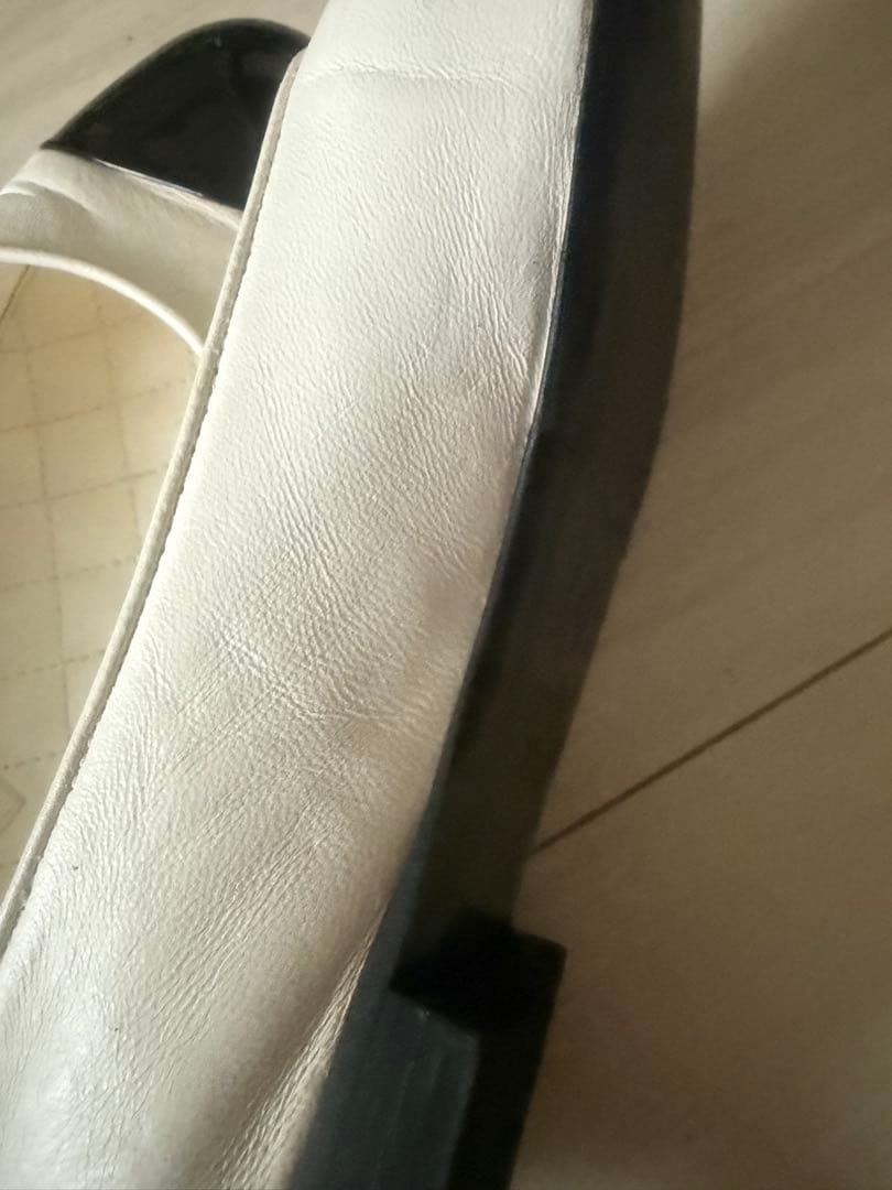 シャネル ホワイト/ブラック チェーン フラットシューズ　37