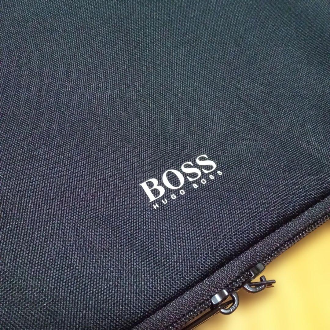 【新品　未使用】HUGO BOSS ノートPCケース　(保存袋付)ノベルティ