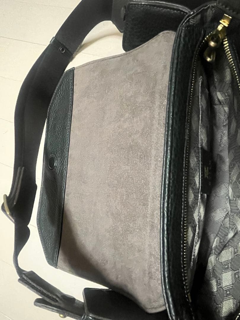 ETiAM ボディバッグ British green