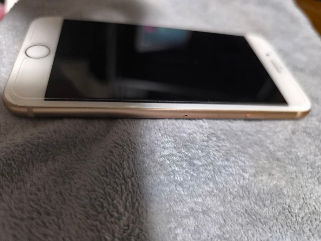 【美品】　iPhone 8本体　Gold 64 GB