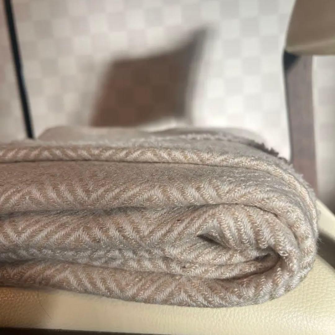 メルカリ市のお値下げ❣️カシミア100%ホワイトベージュ ヘリンボーンブランケット