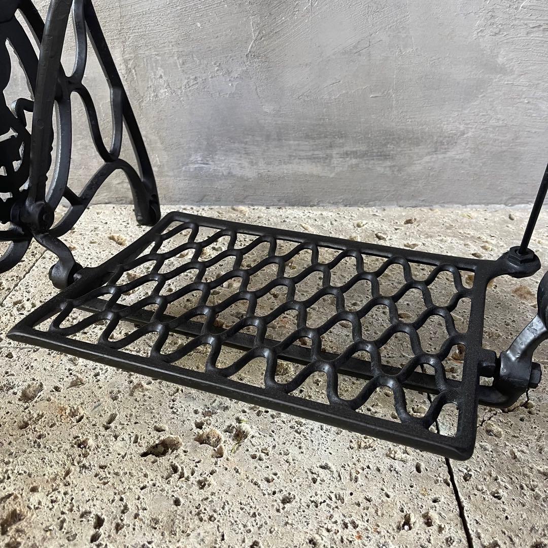 イギリス　アンティークミシン脚テーブル　SINGER 足踏みミシン　網目　鉄脚