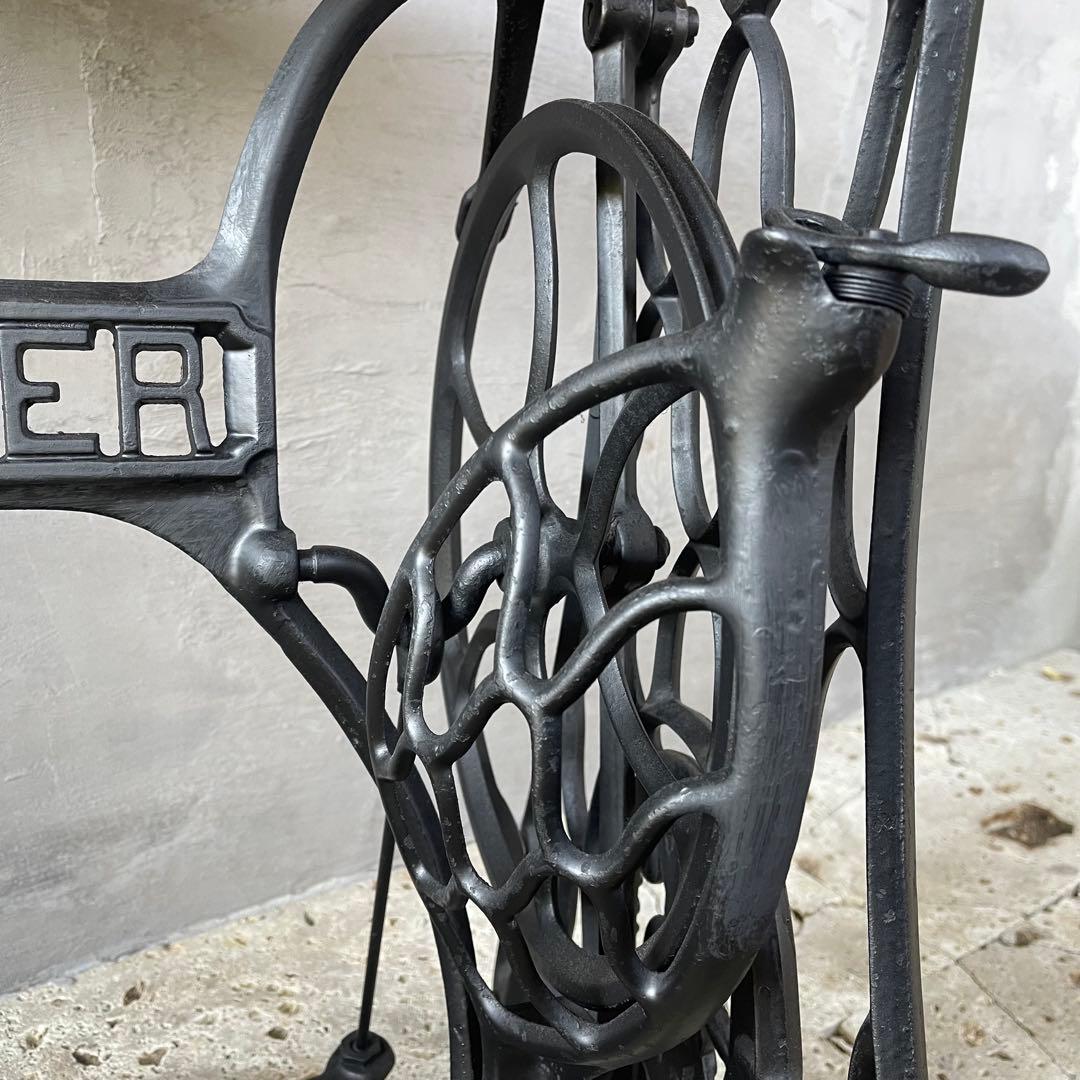 イギリス　アンティークミシン脚テーブル　SINGER 足踏みミシン　網目　鉄脚