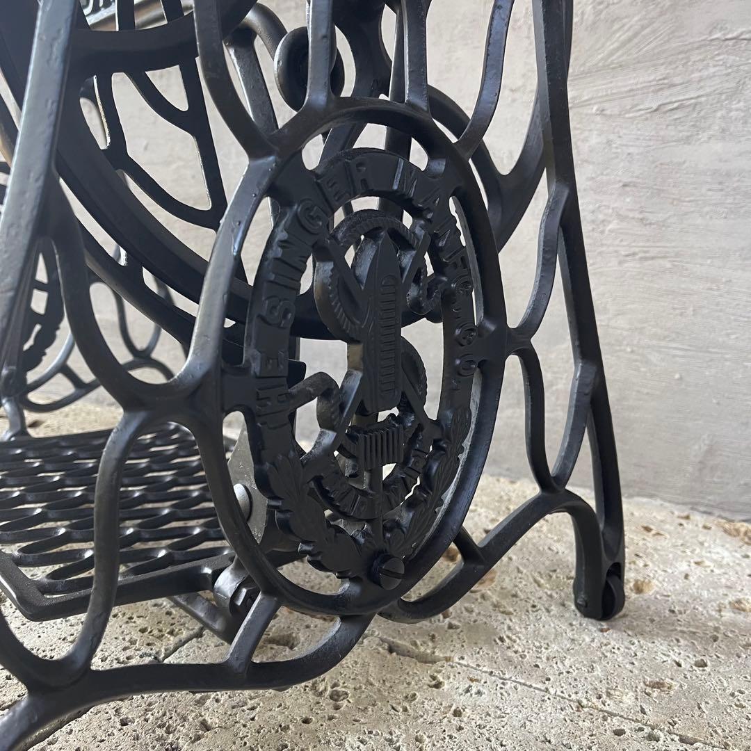 イギリス　アンティークミシン脚テーブル　SINGER 足踏みミシン　網目　鉄脚