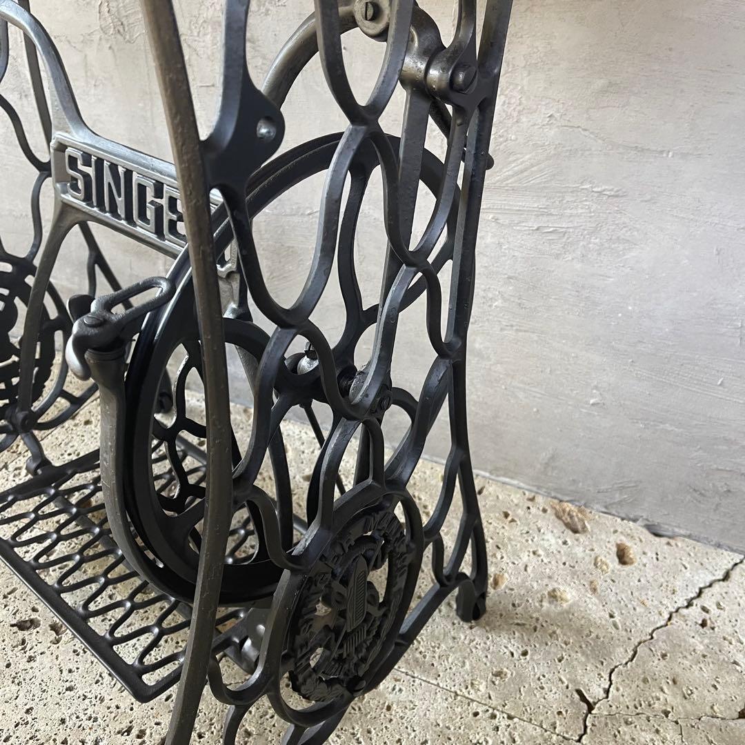 イギリス　アンティークミシン脚テーブル　SINGER 足踏みミシン　網目　鉄脚