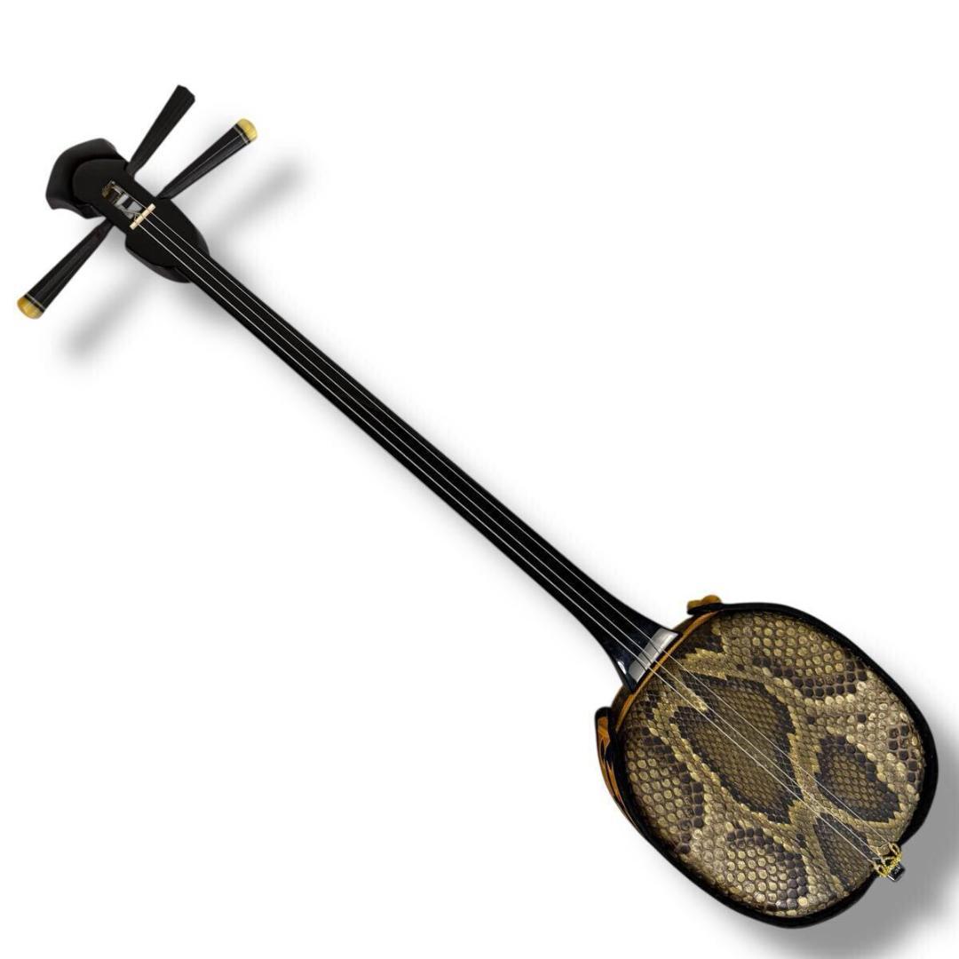 【美品】三線 沖縄三線 本蛇皮 張り本皮 全長約80cm ソフトケース付き