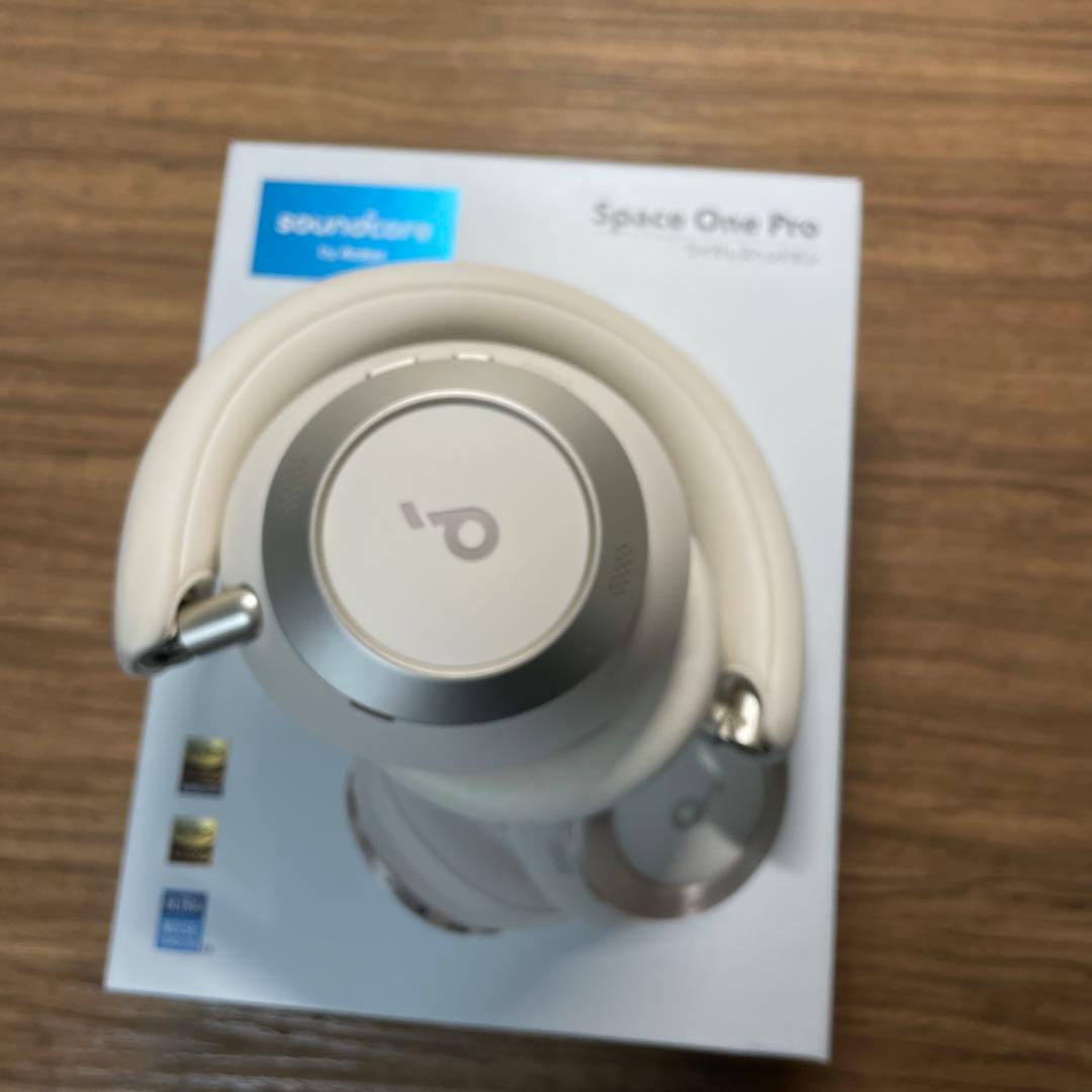 Soundcore Space One Pro シャンパンゴールド