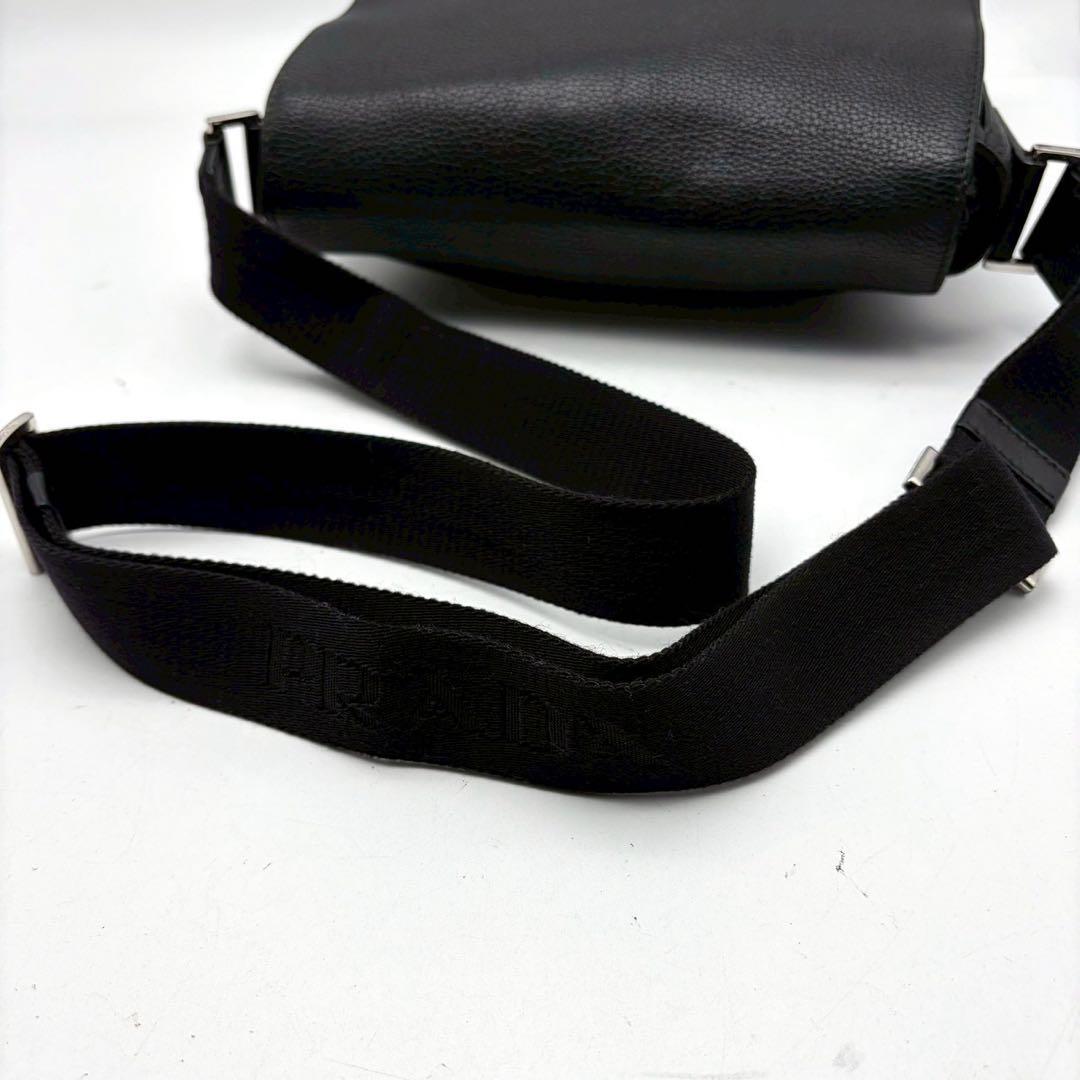 プラダ ショルダーバッグ ヴィッテロ レザー ロック ブラック