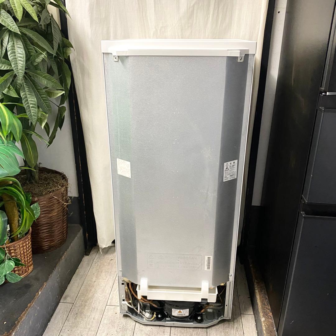 どっちも付け替えドアだから引越しでも連れて行きやすい♪2ドア冷凍冷蔵庫137L