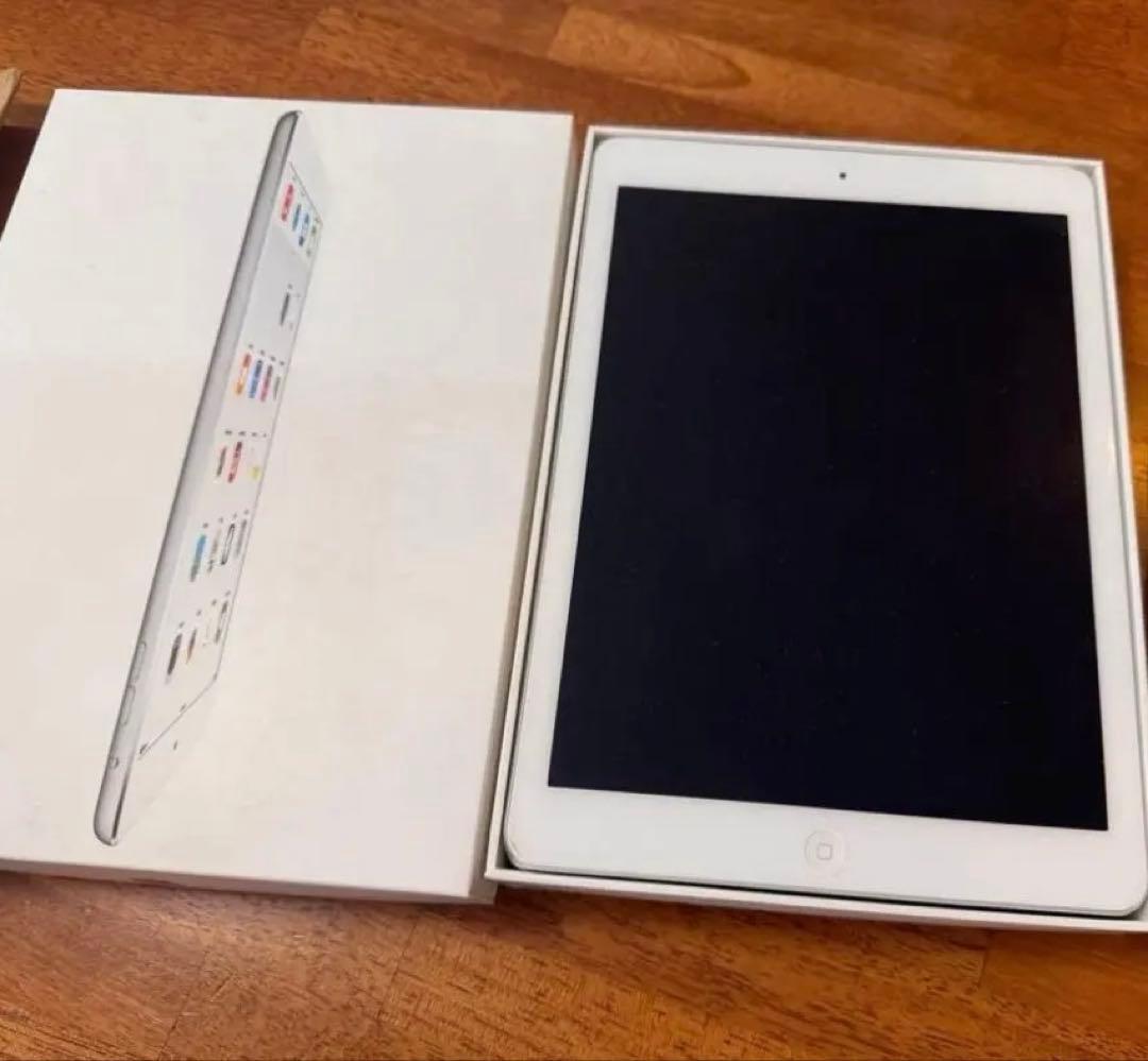 iPad Air Wi-Fi モデル32GB MD789J/B シルバー初期化済