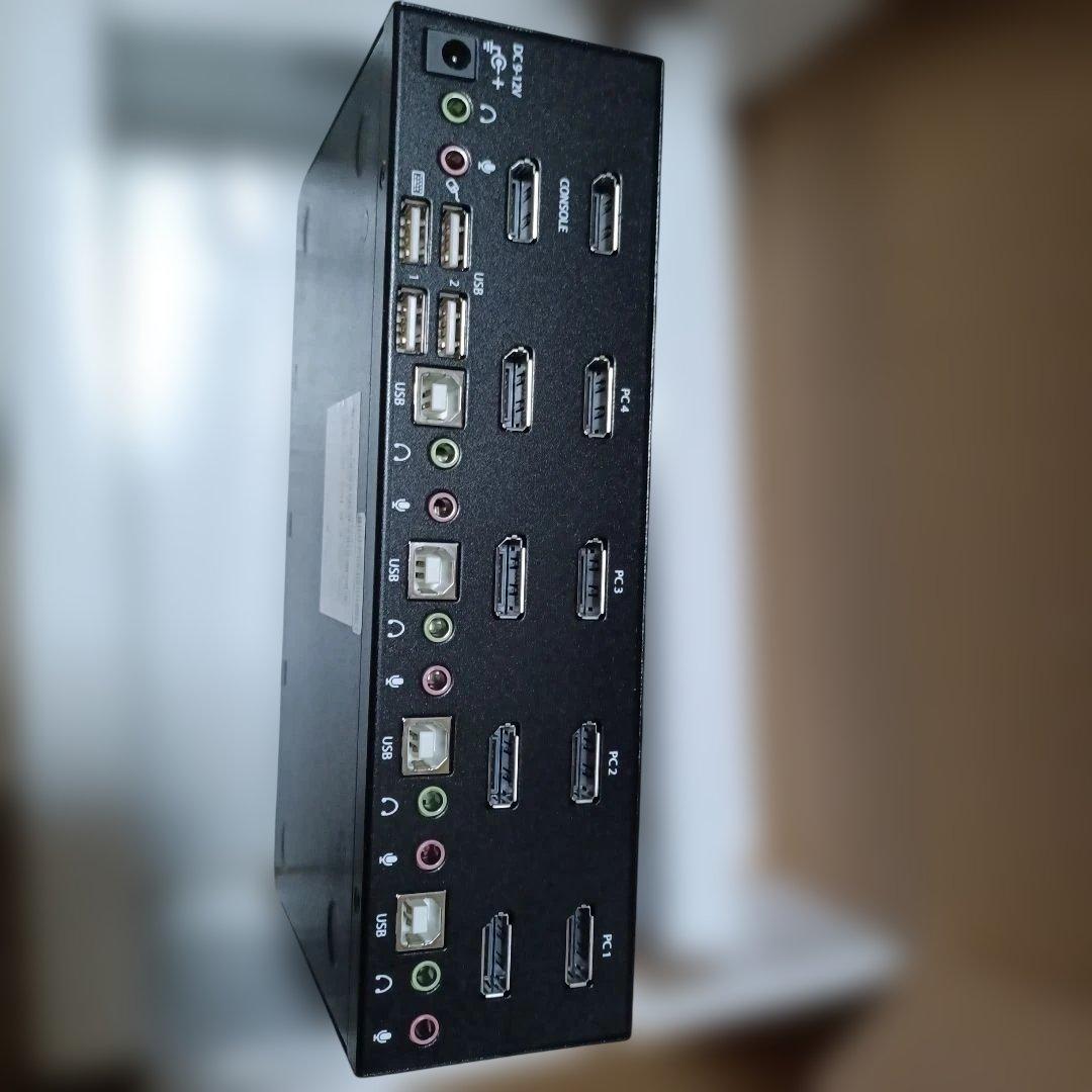 未使用使用品　StarTech.com 4-Port KVM Switch