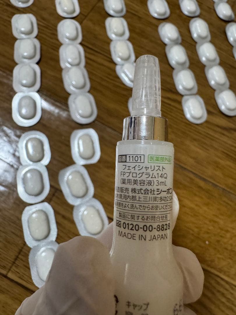 シーボン酵素パウダー（フェイシャリストファーメントパウダー）と美容液2本おまけ