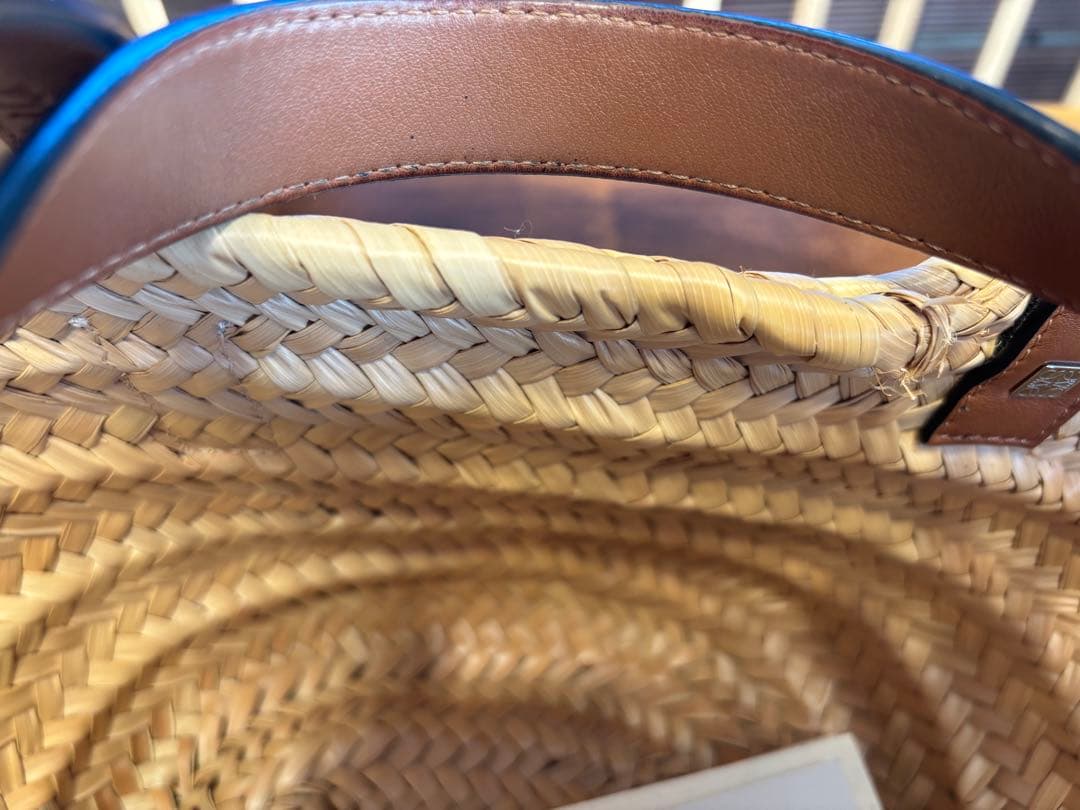 LOEWE バスケットバックスモール　品番327 02NS93
