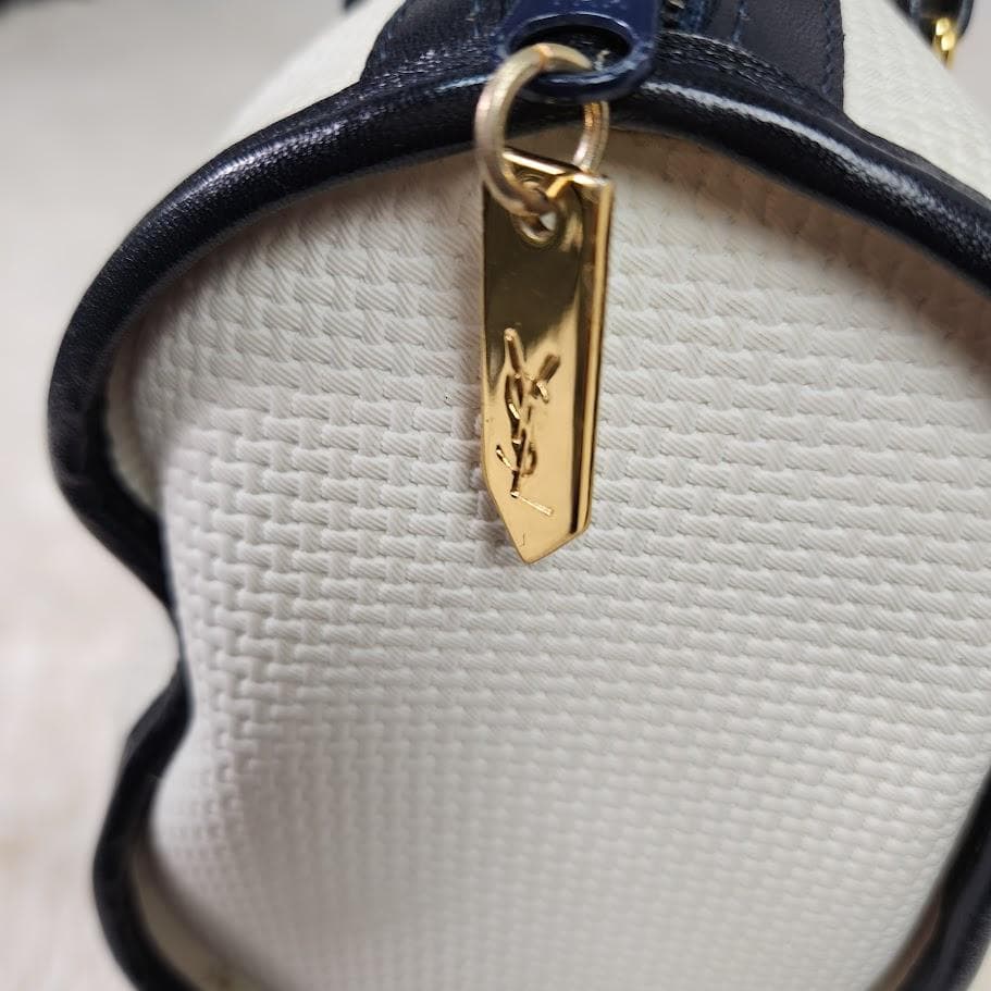 【希少】イヴサンローラン ハンドバッグ 三角ロゴ ホワイト 筒形