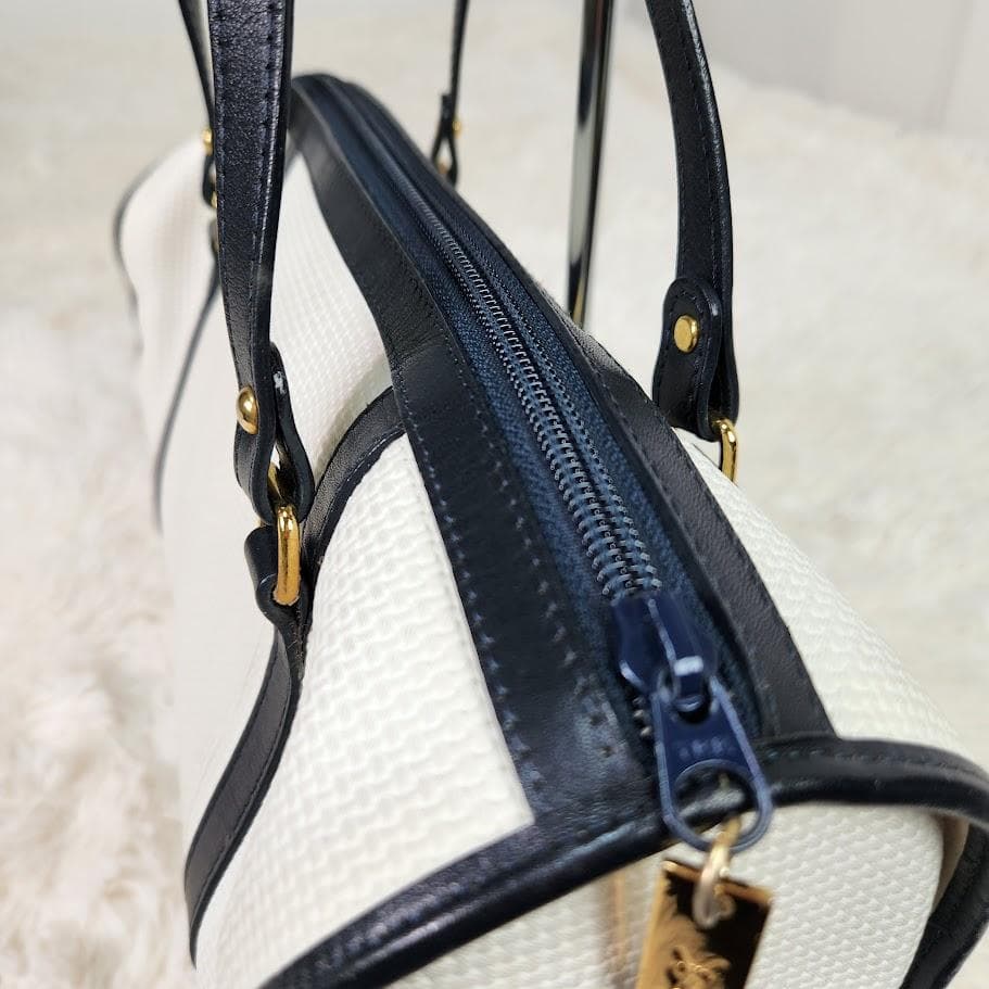 【希少】イヴサンローラン ハンドバッグ 三角ロゴ ホワイト 筒形