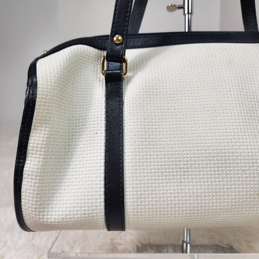 【希少】イヴサンローラン ハンドバッグ 三角ロゴ ホワイト 筒形