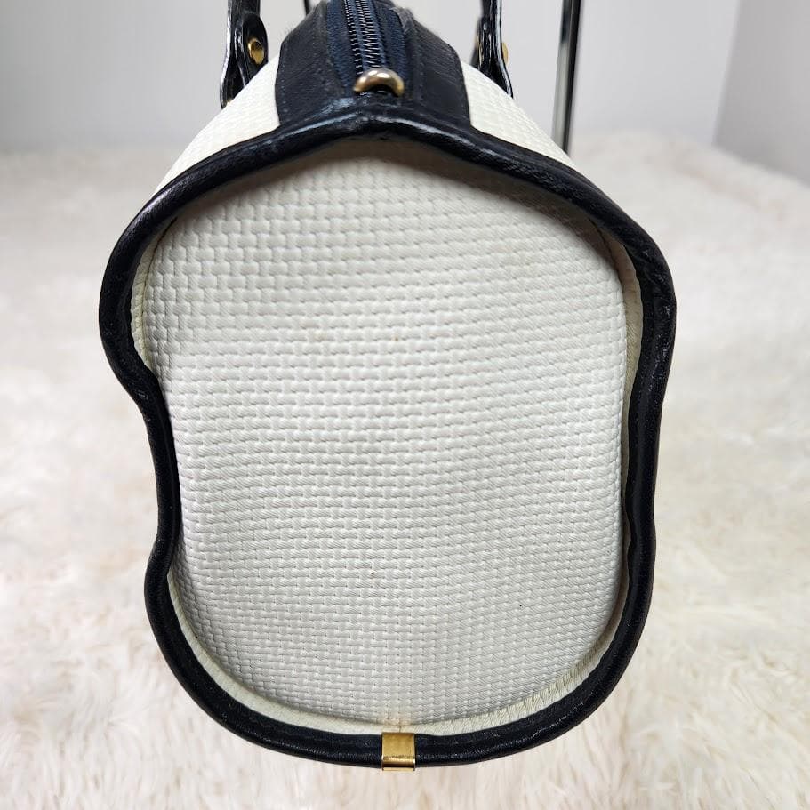 【希少】イヴサンローラン ハンドバッグ 三角ロゴ ホワイト 筒形