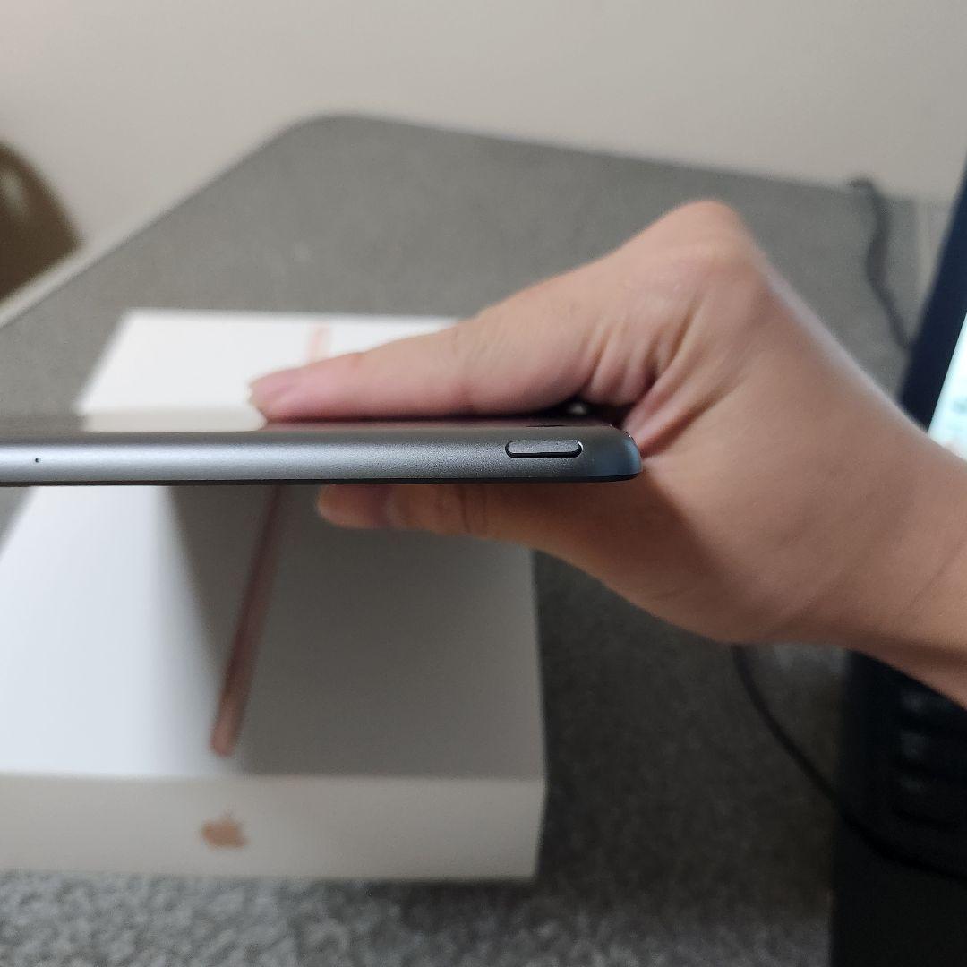 Apple iPad (第7世代) 32GB バッテリー容量99%