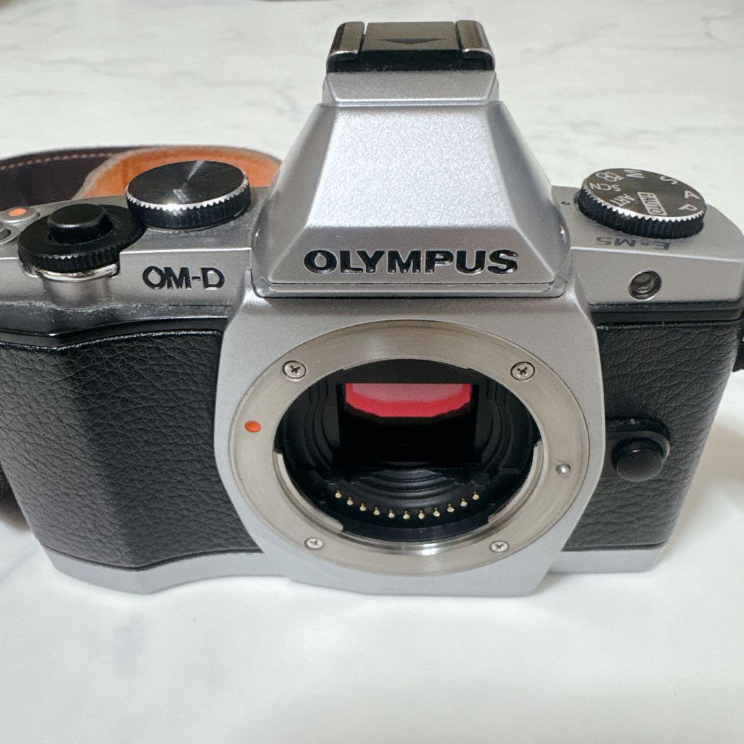 OLYMPUS OM-D E-M5 12-40mm レンズキット