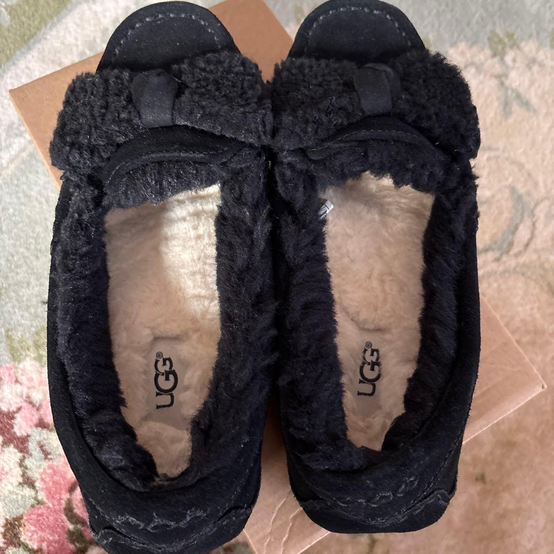 未使用級☆UGG アグ モカシン スエード ボア リボン ブラック 24センチ