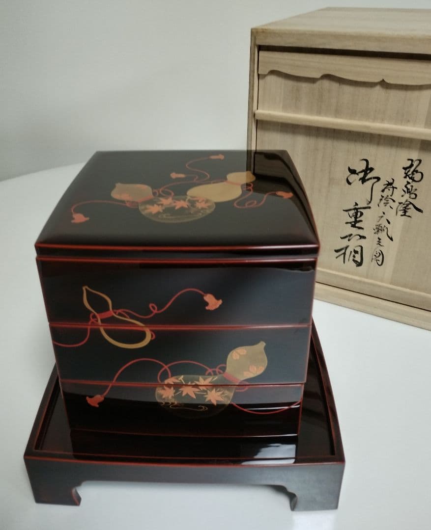 輪島塗　蒔絵六瓢の図　胴張三段重　重台付き　作家もの