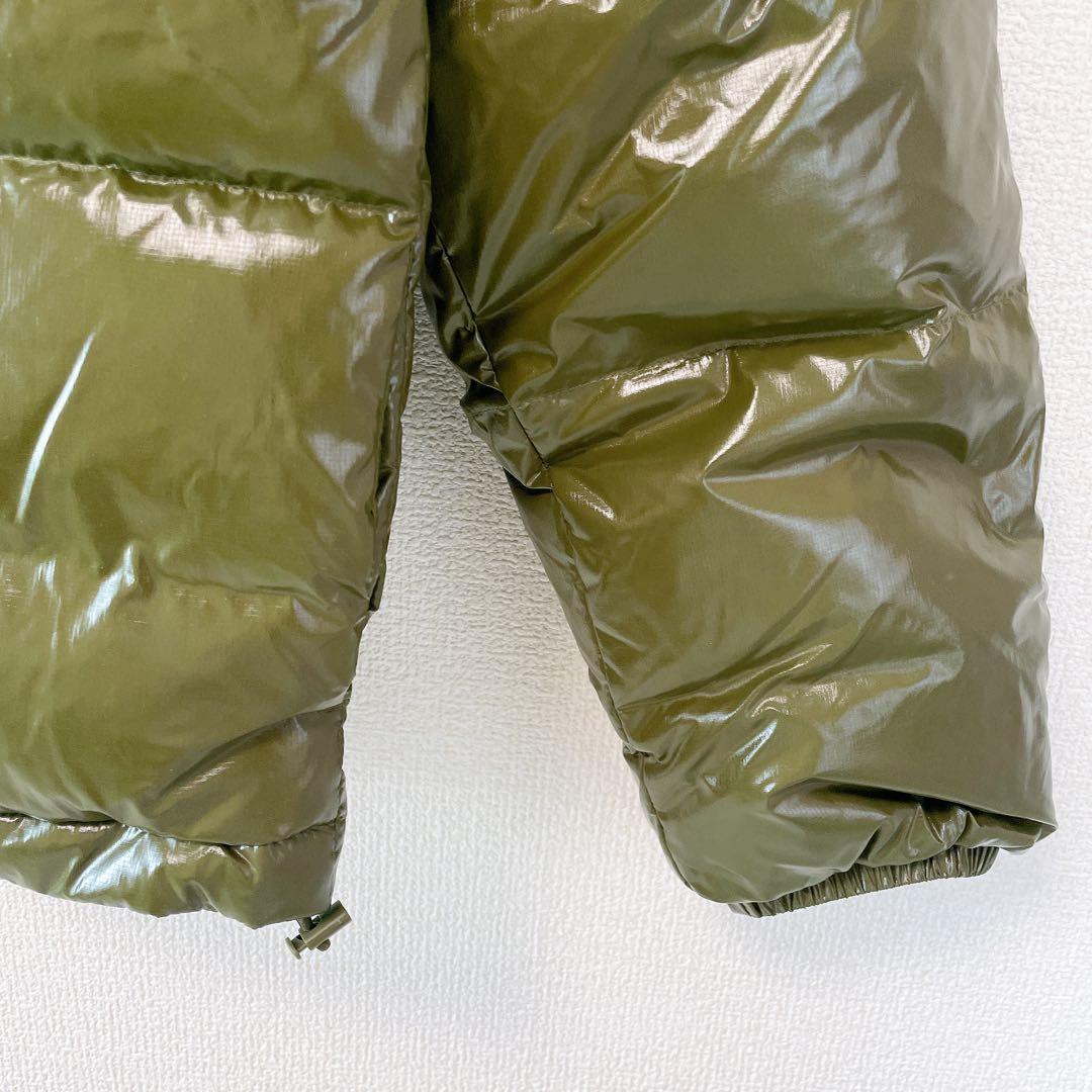 新品✨タグ付き アディダス 光沢エナメル調ダウンジャケット オリーブグリーン