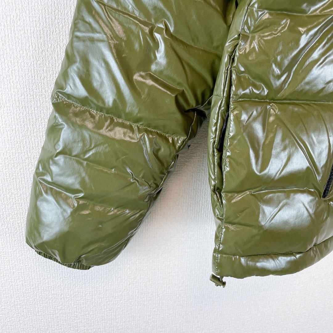 新品✨タグ付き アディダス 光沢エナメル調ダウンジャケット オリーブグリーン