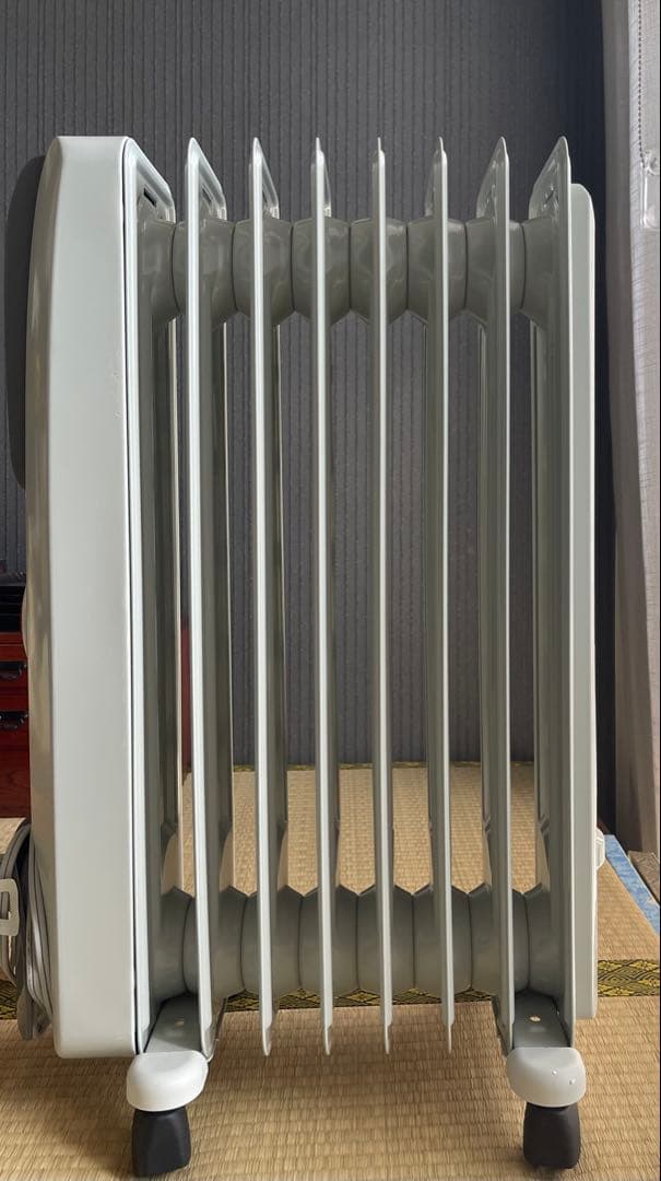 Delonghi デロンギ オイルヒーター 未使用 H770812EFSN-GY