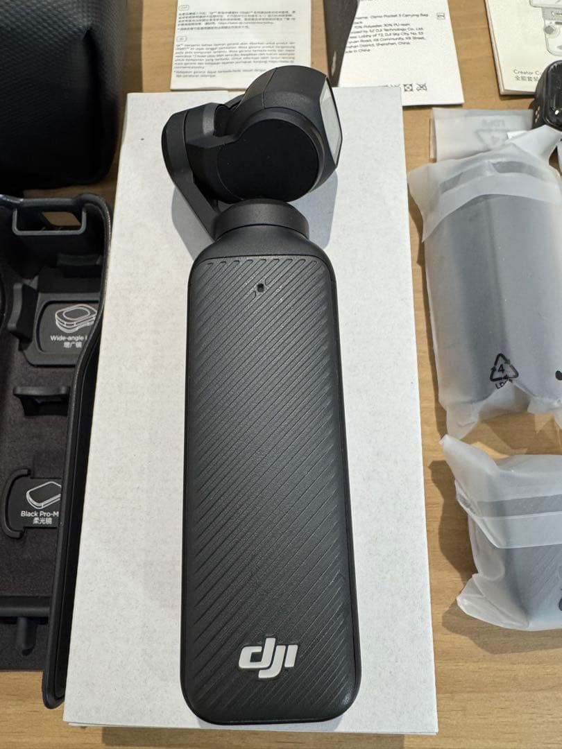 ビデオカメラ DJI Osmo Pocket 3 Creator Combo