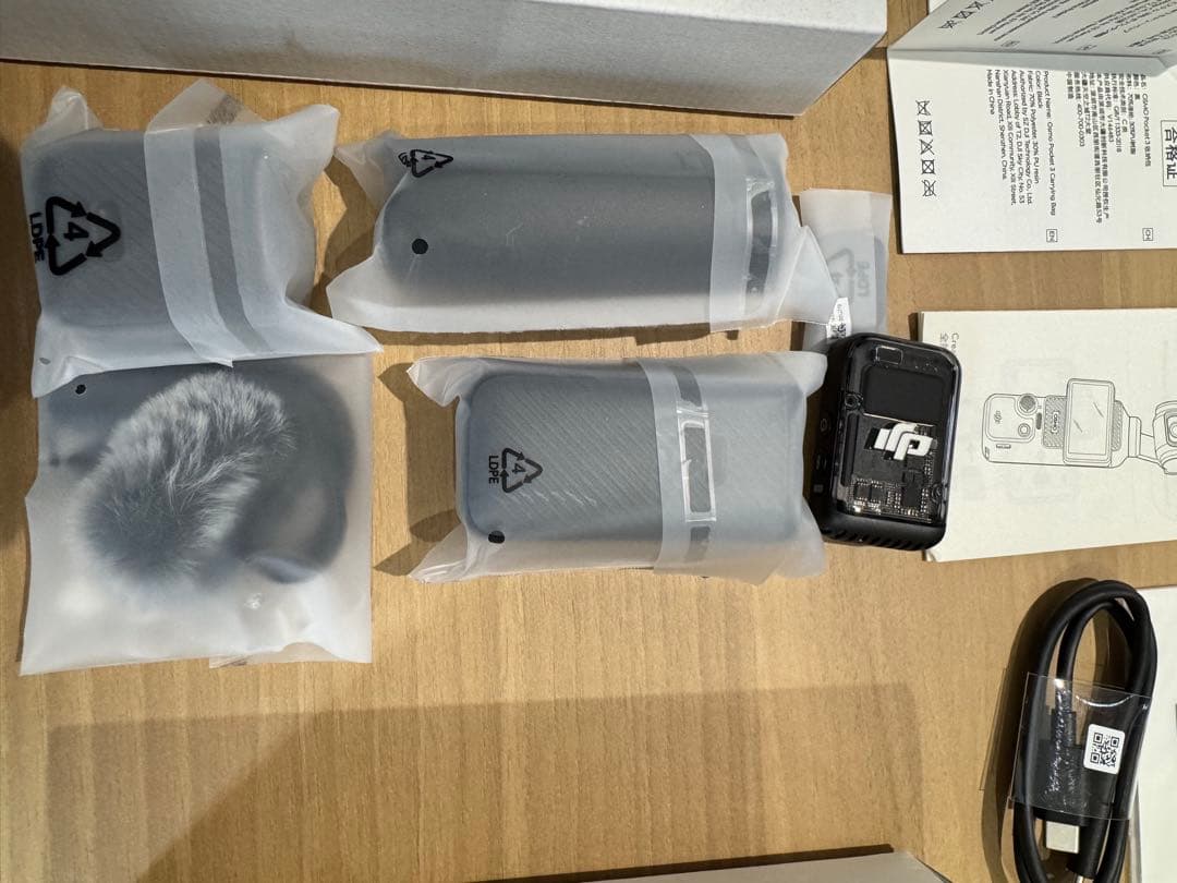 ビデオカメラ DJI Osmo Pocket 3 Creator Combo