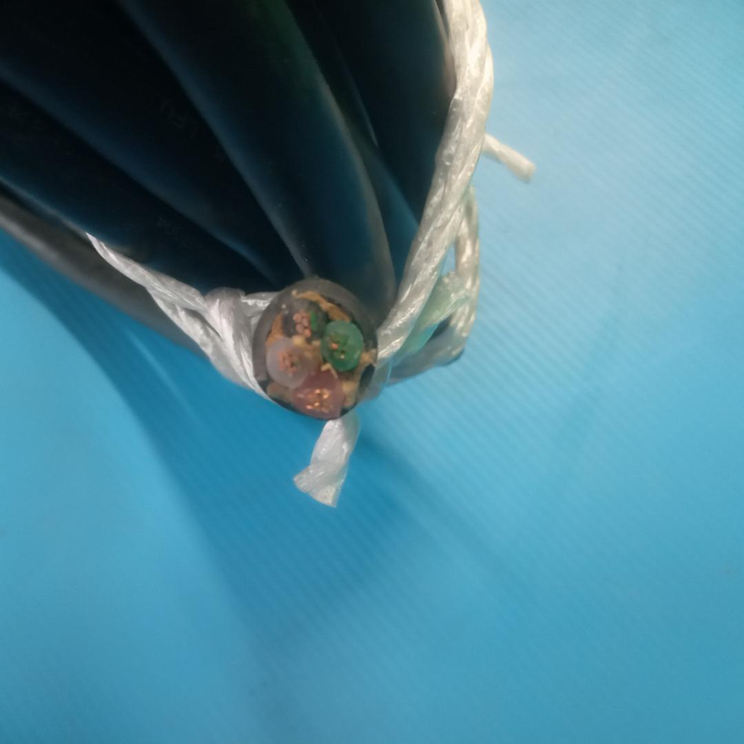 600V CVケーブル　4×5.5　　10.1ｍ？　No.220