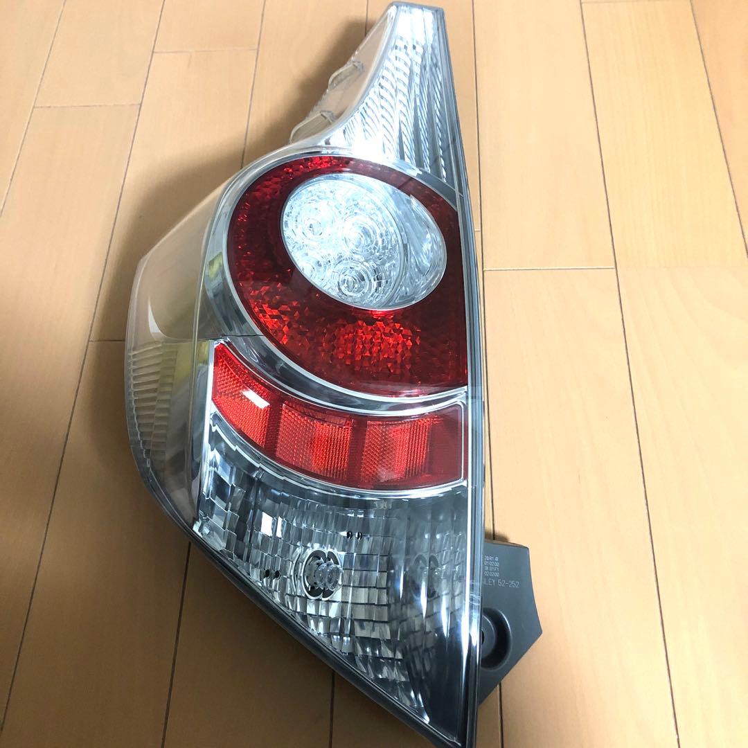 アクア　テールランプ　NHP10 純正