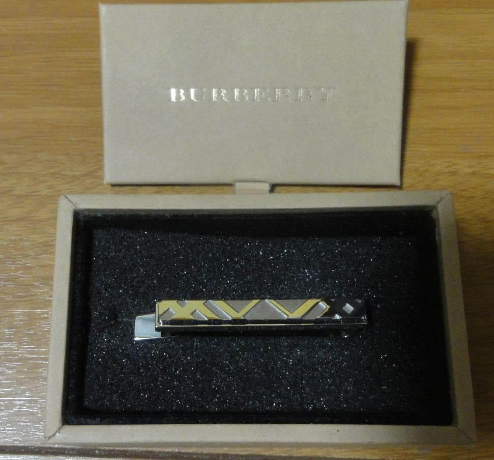 【美品】BURBERRY ネクタイピン ノバチェック 幾何学模様