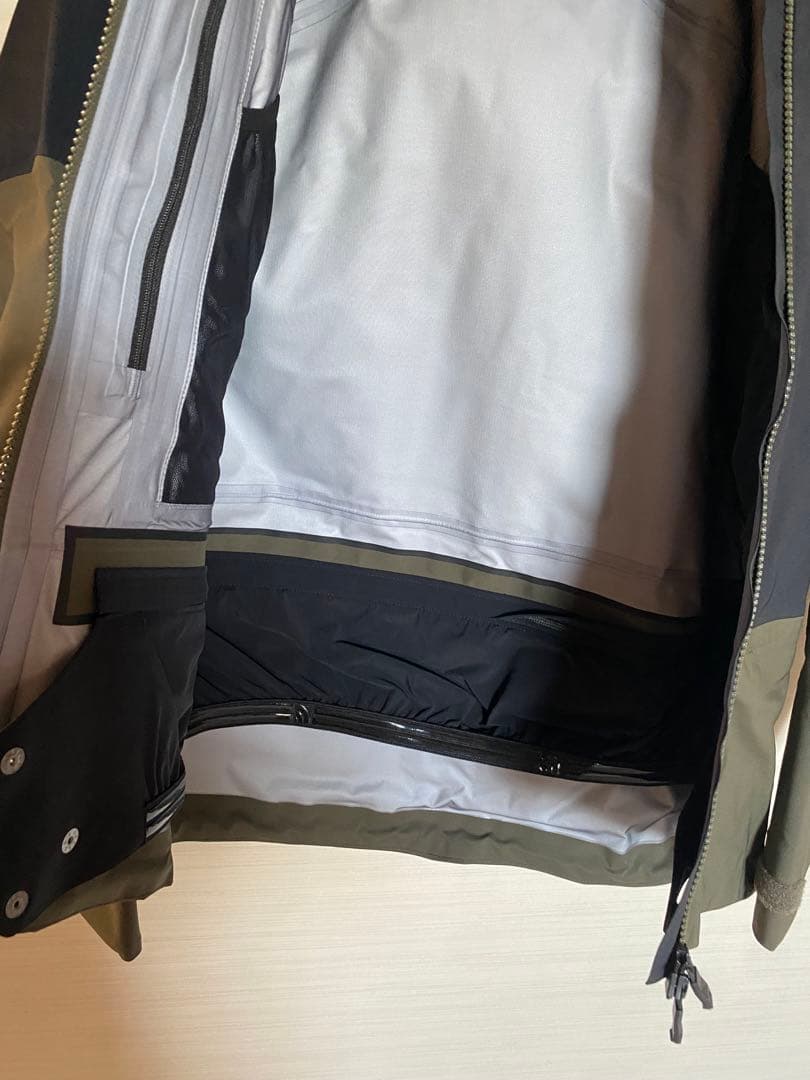 新品未使用　Mサイズ　THE NORTH FACE スノーウェアージャケット