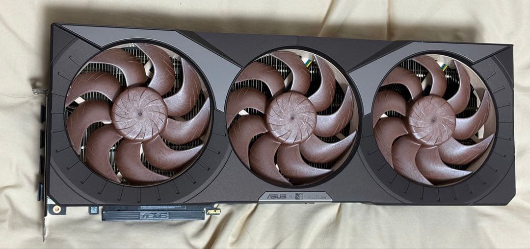 グラフィックボード・グラボ・ビデオカード ASUS GeForce RTX5080 16GB Noctua OC