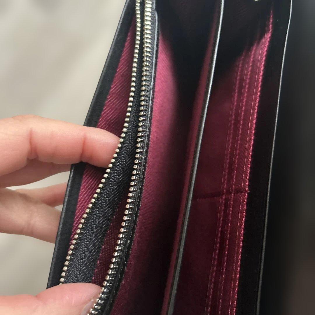 Vivienne Westwoodエンボス加工 長財布