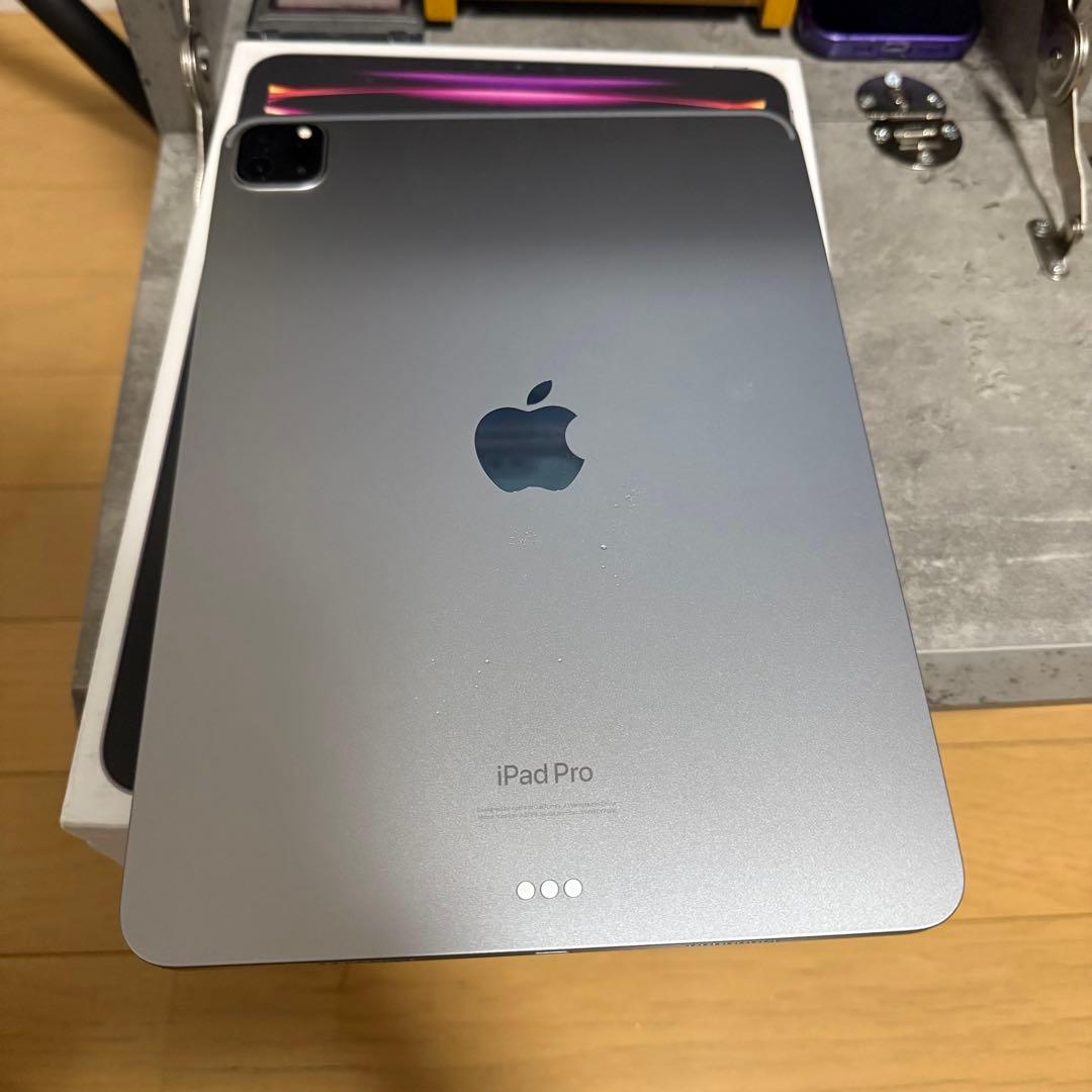 【美品】Apple iPad Pro 11インチ (第4世代) スペースグレー