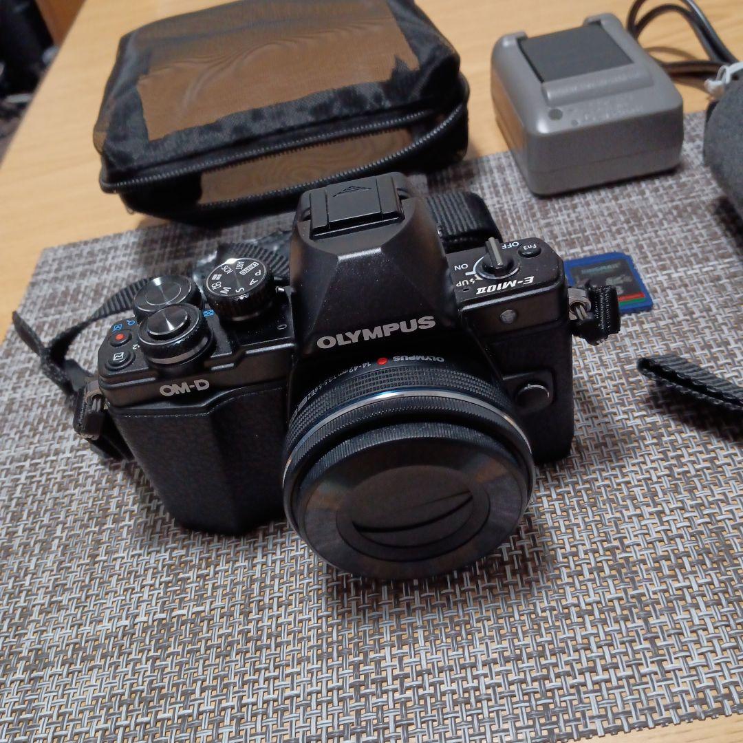 高級感たっぷりのOLYMPUS OM-D E-M10 Mark II 特価セット