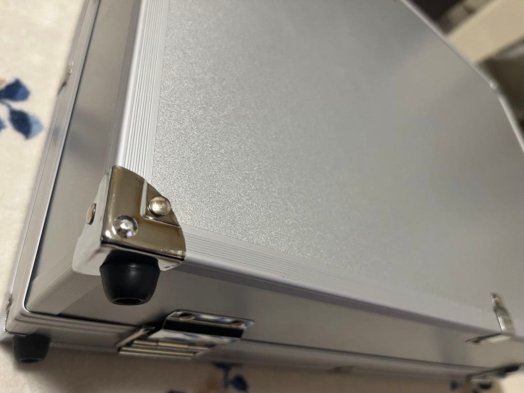 オ*オ様 TOYGER アタッシュケース（シルバー） &カードバインダー