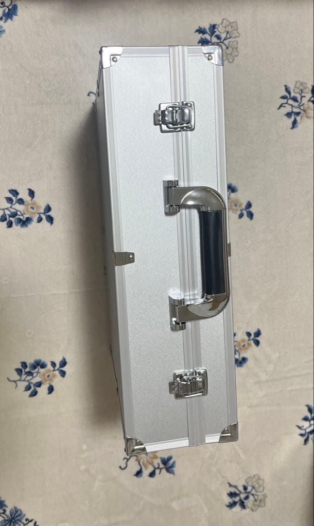 オ*オ様 TOYGER アタッシュケース（シルバー） &カードバインダー