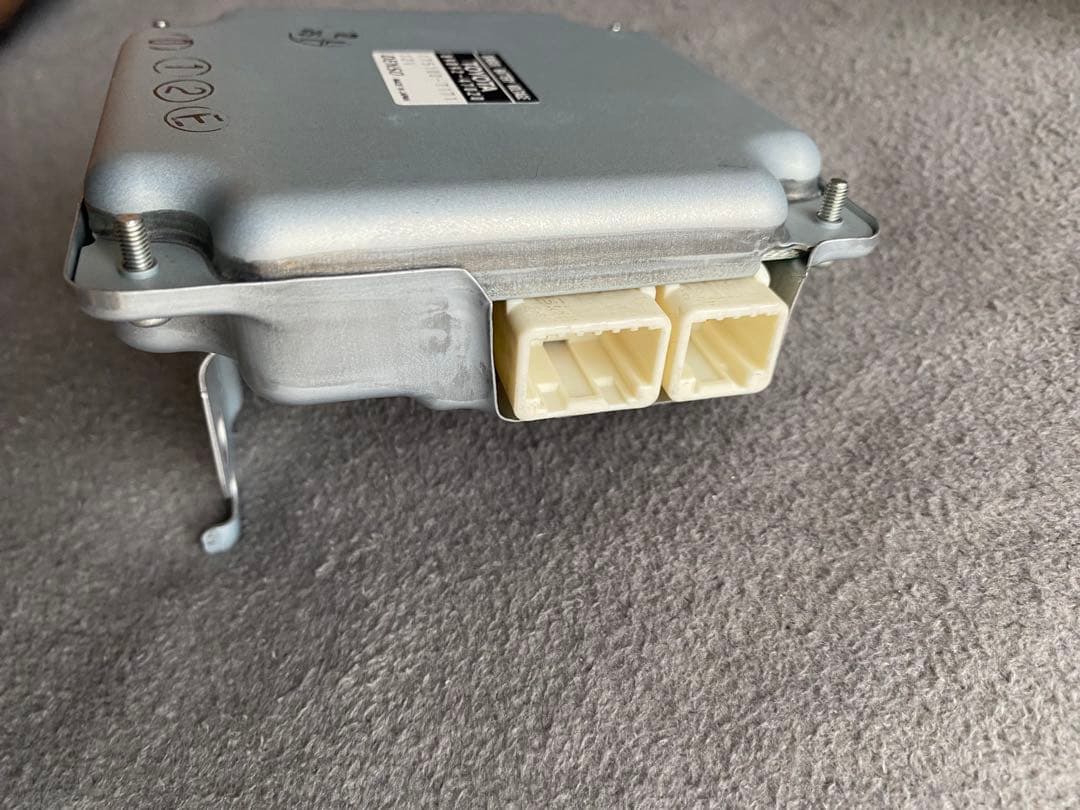 30プリウス　バッテリーボルテージセンサー　89892-47020