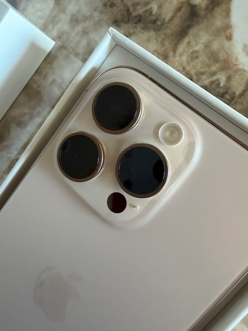 Apple iPhone16 Pro ゴールド　本体　本日のみこの価格で設定