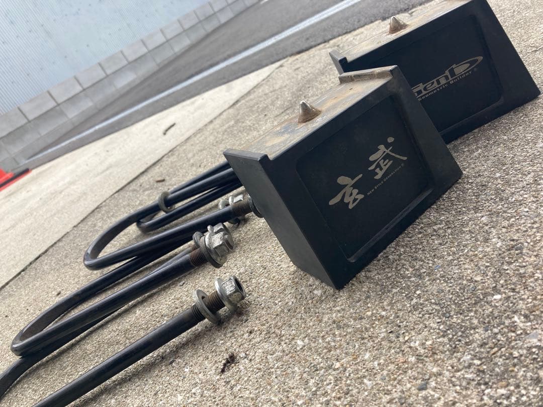 ★4インチ★ ハイエース 玄武 4インチダウンブロック 検)ローダウン genb