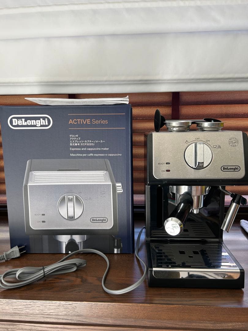 デロンギ　ACTIVEシリーズ エスプレッソマシン　ECP3220J 3回使用