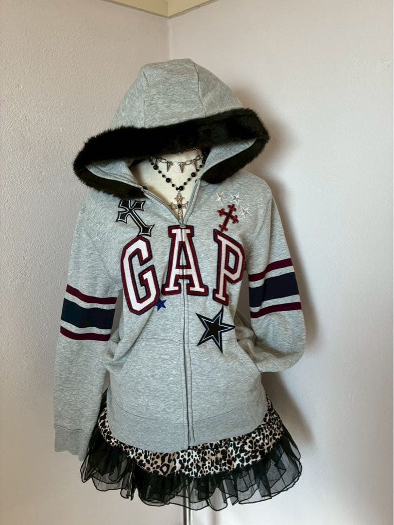 レア★ファーGAP十字架ワッペン星y2kパーカー　平成ギャルNANAストリート