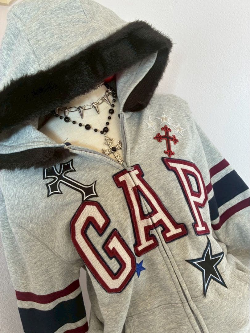 レア★ファーGAP十字架ワッペン星y2kパーカー　平成ギャルNANAストリート