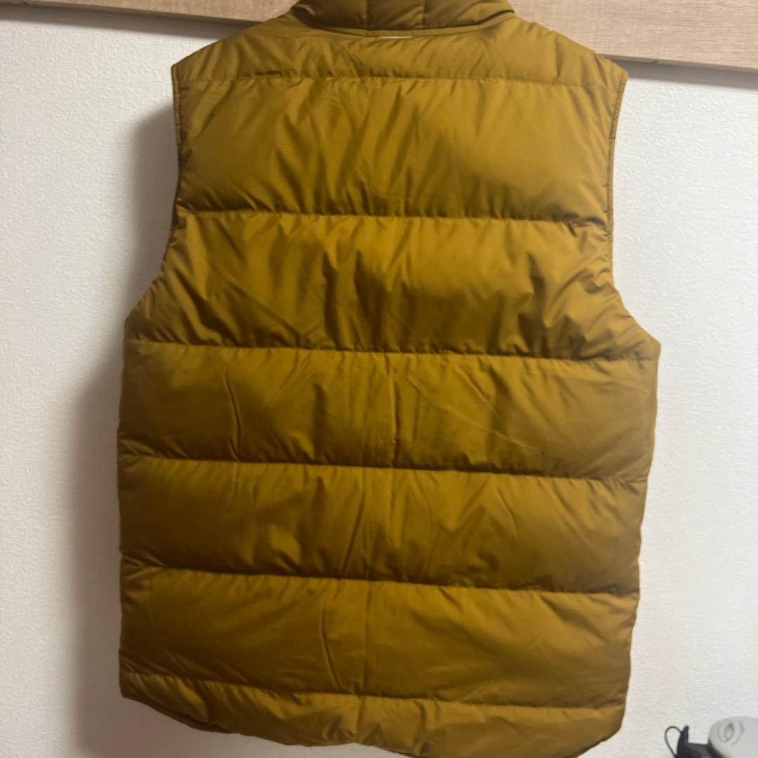 patagonia リバーシブル　ベストダウン　辛子色　ブラウン ダウンベスト